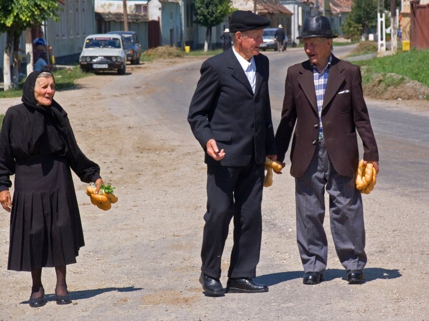 Penzioneri na ulici - ilustracija