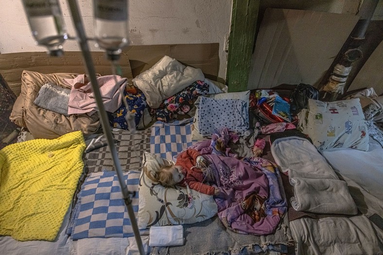 Szpital dziecięcy Ohmadyt w Kijowie zamienia się w schronienie podczas rosyjskiej inwazji