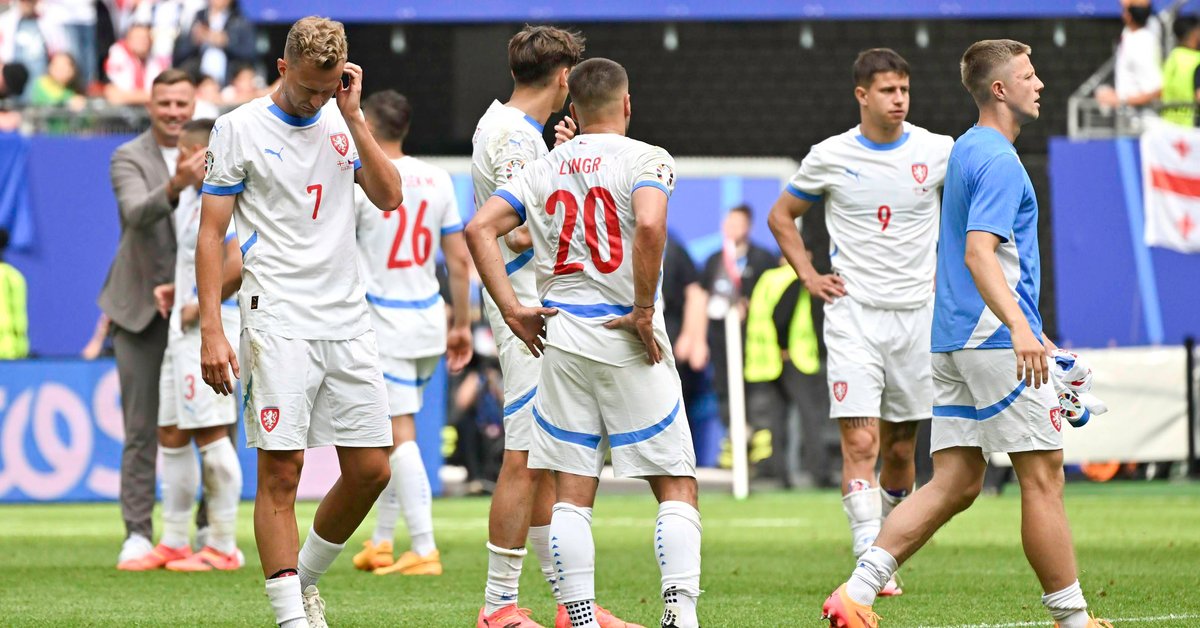 Češi jsou jednou nohou mimo euro.  Mluvíme s jejich bývalou hvězdou.  Vyvstávají dvě otázky