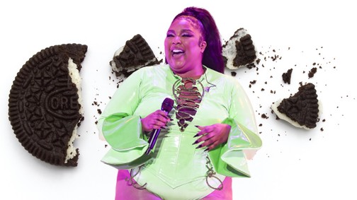 Lizzo kipróbálta a Tiktok legőrültebb, gusztustalannak tűnő Oreo-trendjét, és úgy tűnik bejött neki