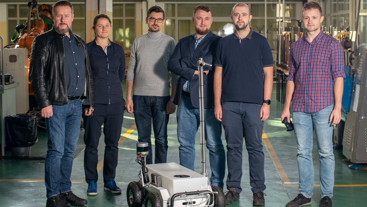 Ten robot ma pomóc w walce z pandemią. Stworzyli go naukowcy ze Szczecina