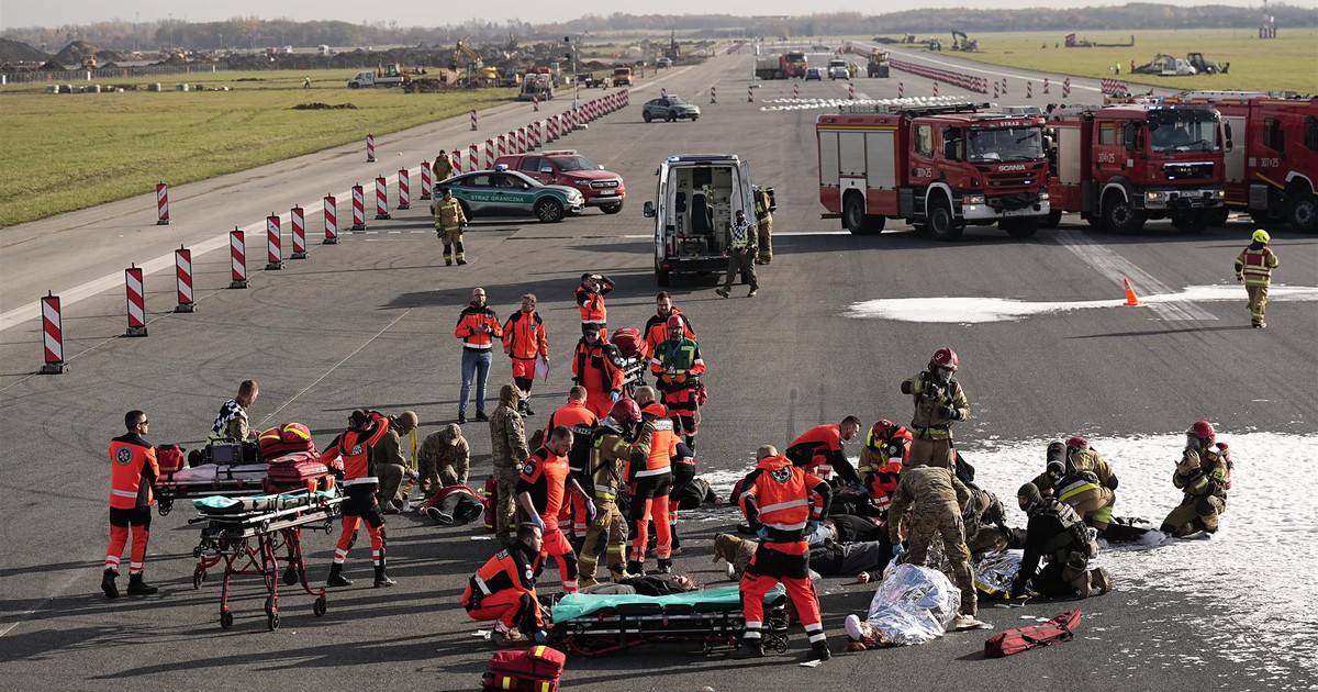 Awaryjne lądowanie na zamkniętym lotnisku. To była ogromna i bardzo trudna akcja służb ratunkowych!