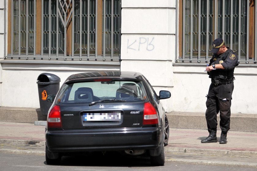 Strażnicy miejscy w Katowicach chcą podwyżek i prowadzą strajk włoski