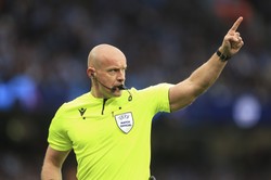 Donosy, pomówienia, pogróżki. "Everest" Szymona Marciniaka [FELIETON]