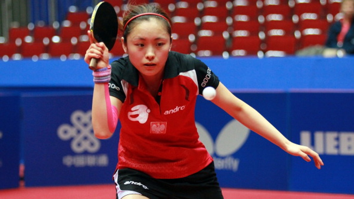 Qian Li wygrała pewnie 4:0 (11:7, 11:8, 11:6, 11:3) z Huang Yi-Huą w meczu trzeciej rundy turnieju singlowego pingpongistek podczas igrzysk olimpijskich w Londynie. W kolejnej rundzie nasza zawodniczka zmierzy się ze zwyciężczynią meczu pomiędzy Kasumi Ishikawą z Japonii i Qiangbing Li z Austrii.