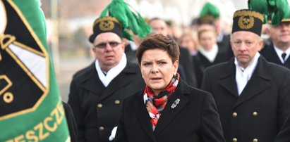 Szydło i jej syn „darem Bożym". Groteska w rodzinnych stronach pani premier