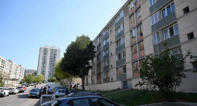 Niewinna ofiara gangsterskich porachunków. Pocisk z Kałasznikowa przeleciał przez ścianę jej mieszkania!
