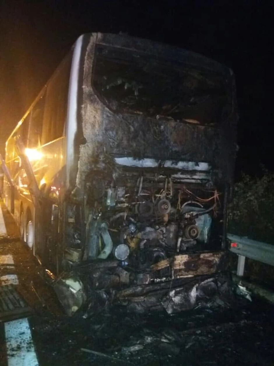 Žičani dušek za krevet se zaglavio između točkova autobusa