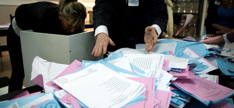 Wyniki wyborów: PKW podała cząstkowe dane, resztę wciąż liczy