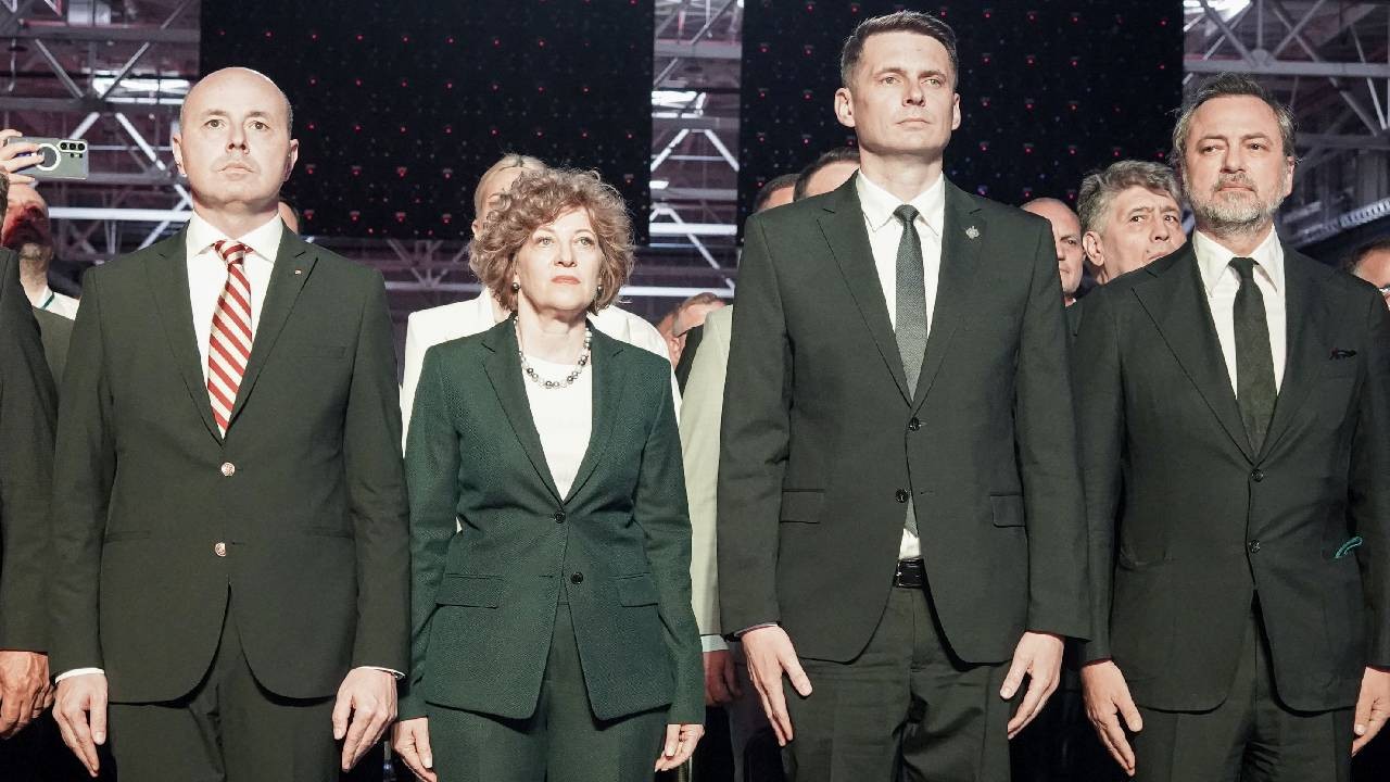 PNL Iași cere alegeri anticipate și refuză în unanimitate să voteze pentru Guvernul Niculescu-PSD
