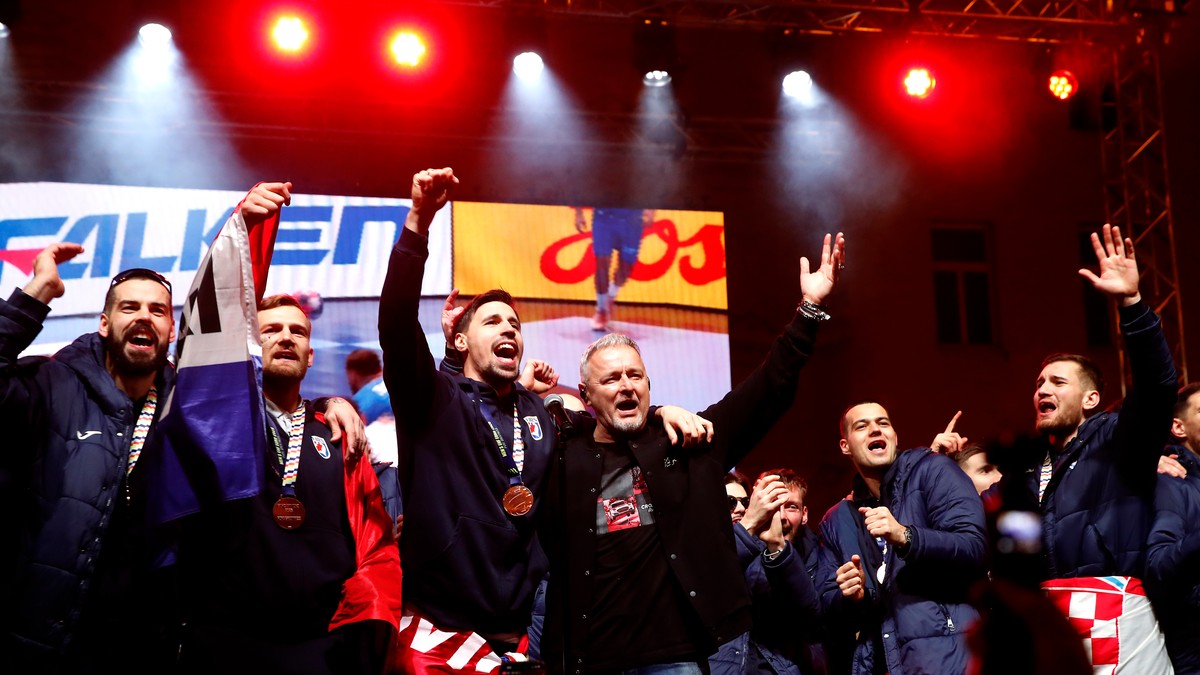 Trg bana Jelačića  Tompson