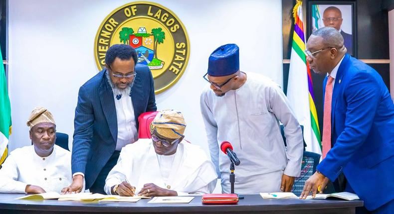 Gov. Babajide Sanwo-Olu of Lagos State (middle) signing the Y2023 Appropriation bill into law at the Conference room of Lagos House, Alausa, Ikeja, on Friday, Jan. 27, 2023. With him are Deputy Governor, Dr Obafemi Hamzat (left); Attorney General/Commissioner for Justice, Mr Moyosore Onigbanjo, SAN (second left); Chairman, Lagos House of Assembly Committee on Appropriation, Mr Gbolahan Yishau (second right) and Commissioner for Economic Planning and Budget, Mr Sam Egube (right).