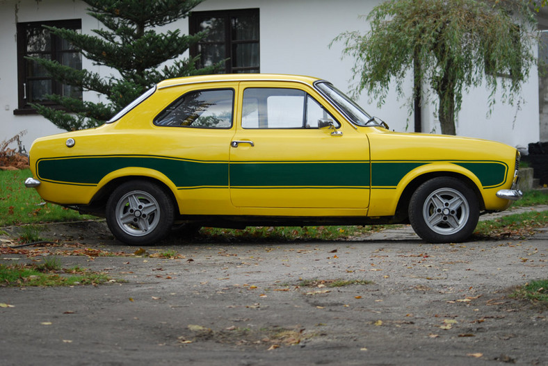 Ford Escort MKI: patrzcie, psia kostka jedzie!