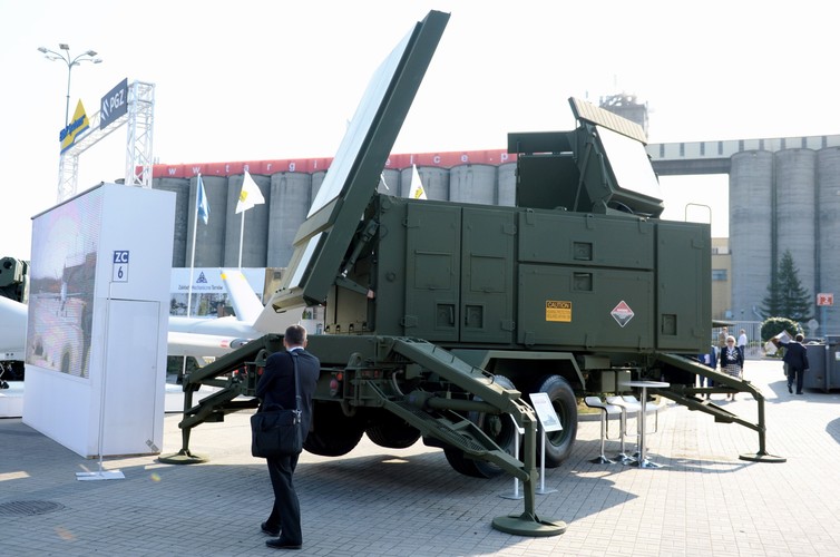 Kielce XXIV Międzynarodowy Salon Przemysłu Obronnego - Sytem 360 Patriot Radar firmy Raytheon.<br><br> (mr) PAP/Piotr Polak