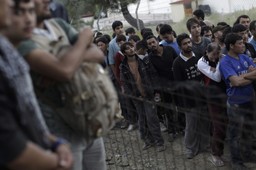 Kryzys migracyjny w UE: Politykę otwartych drzwi zastąpi polityka powrotów