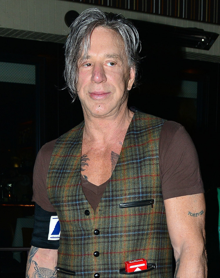 Mickey Rourke z poprawionym nosem