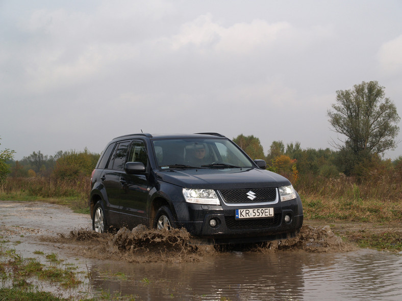 Suzuki Grand Vitara 2.0 - Pół SUV, pół terenówka