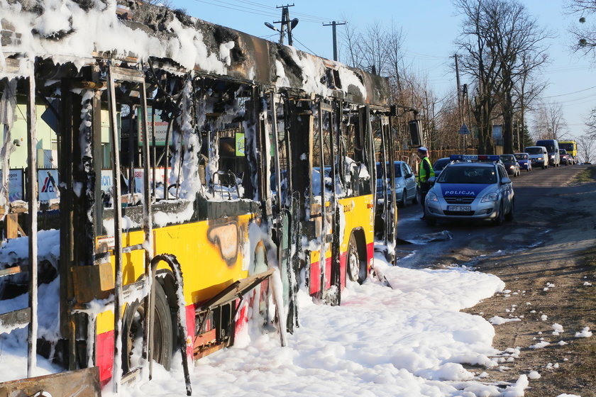 Spłonął autobus MPK Łódź linii 54 na ulicy Pomorskiej w Nowosolnej