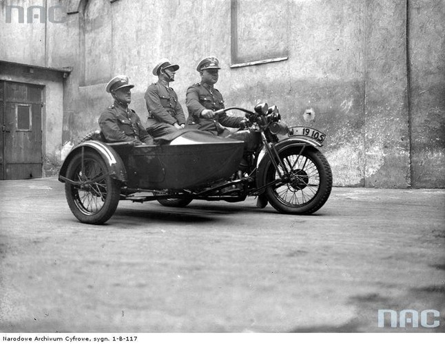 PRZEDWOJENNI POLSCY POLICJANCI