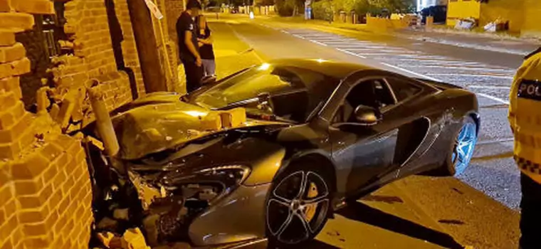 McLaren rozbity na prostej drodze – nawet policja się zdziwiła