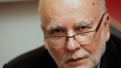 Olga Tokarczuk o Adamie Zagajewskim: Lubiłam jak czytał swoje wiersze