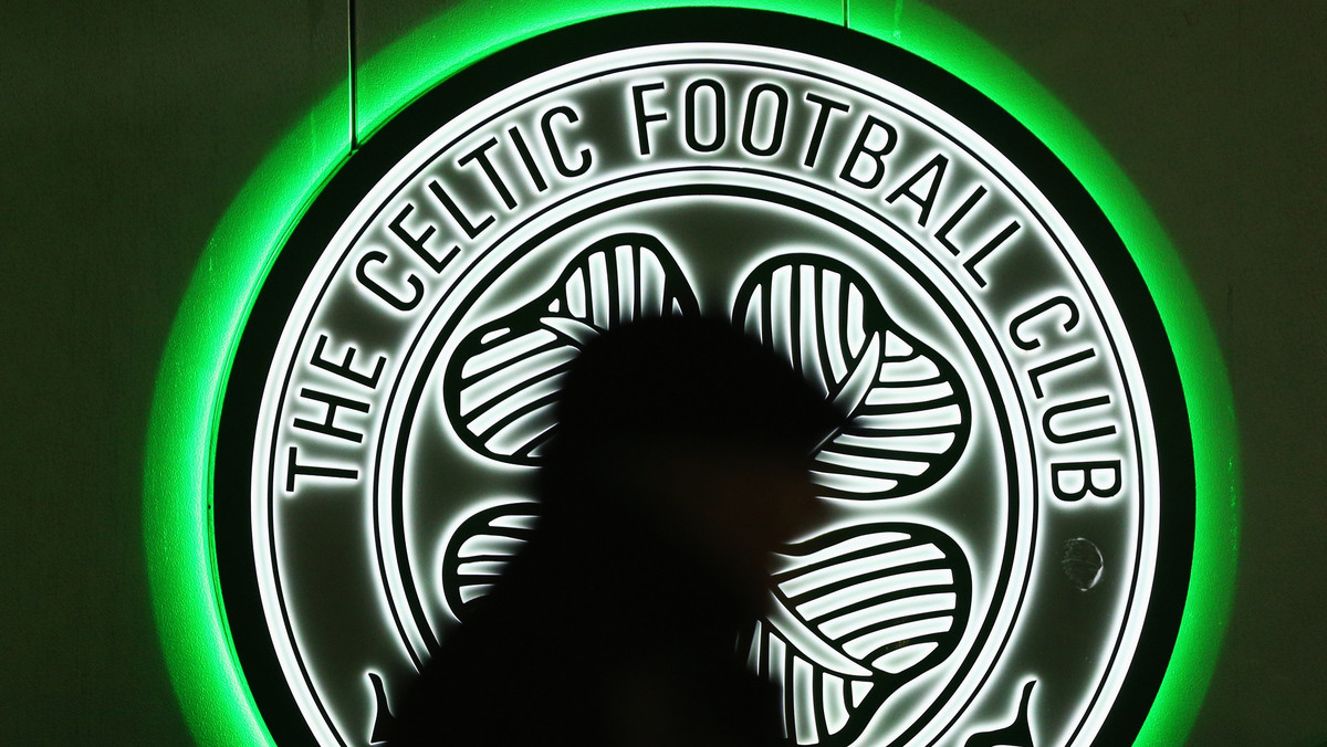 W jednym ze środowych meczów ligi szkockiej Celtic bezbramkowo zremisował z Dundee. Teraz w sieci furorę robi zdjęcie jednego z fanów gospodarzy, który w trakcie nudnego spotkania postanowił uciąć sobie drzemkę.