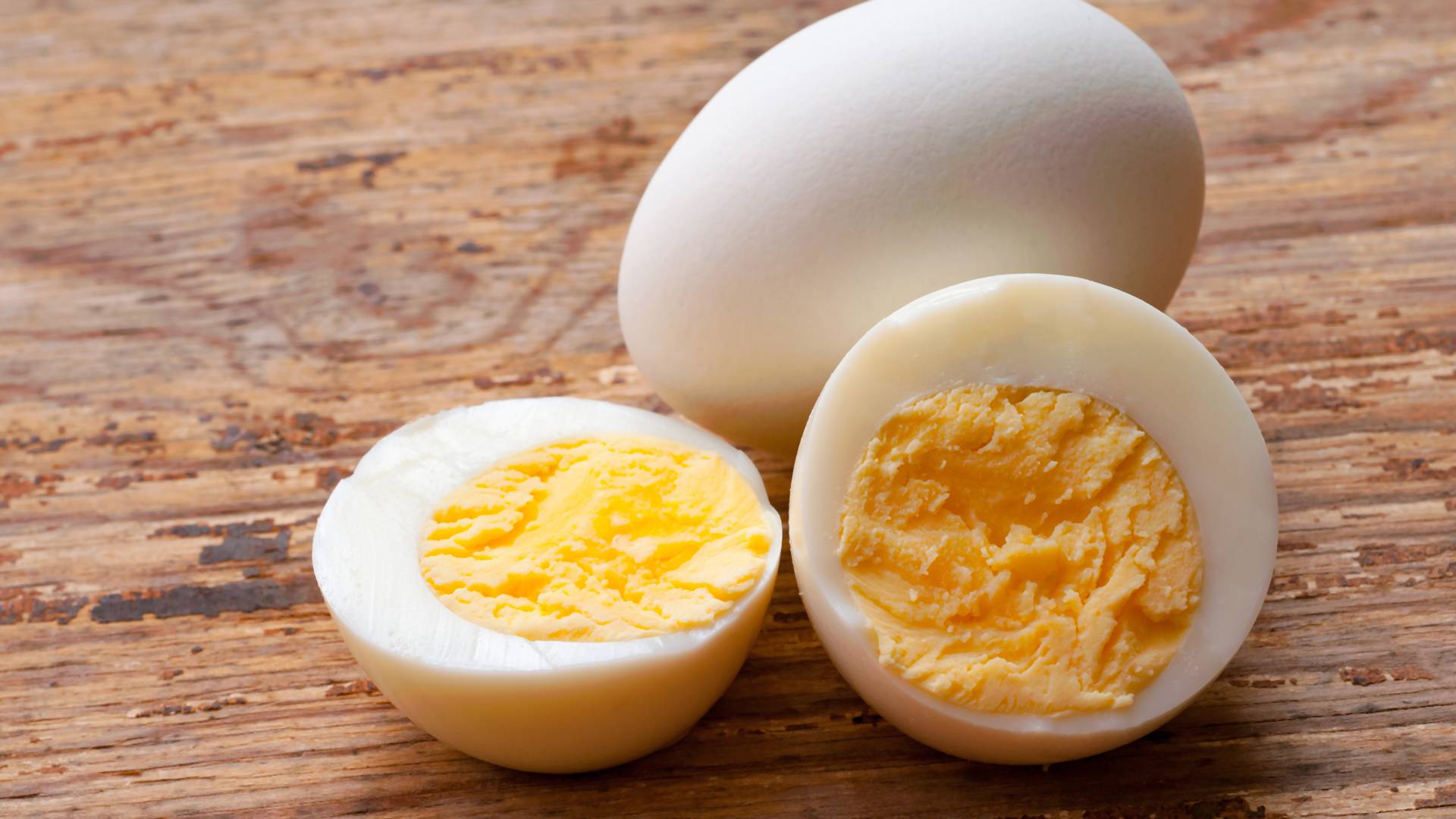 Főtt tojás okozott több mint félmillió forintos balhét a vonaton