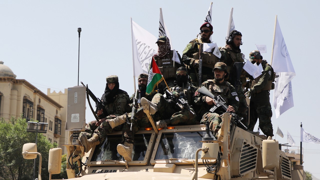 "Z każdym dniem umiera część mojej przyszłości". Tak wygląda życie pod butem talibów