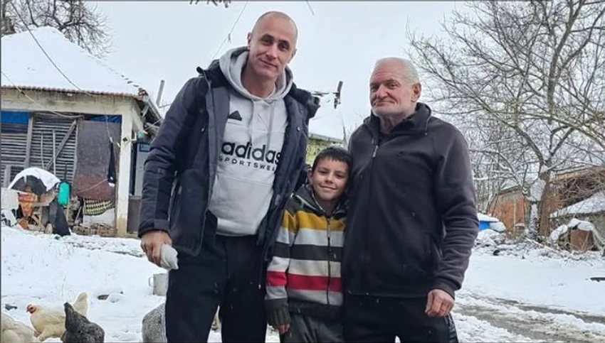 Mali Stefan sa dekom i Markom Nikolićem