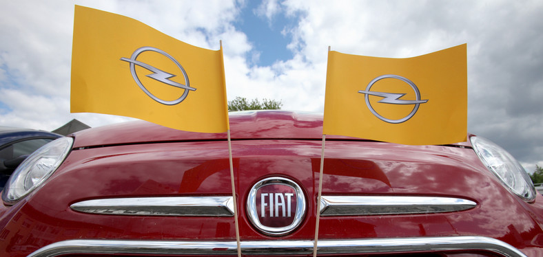 Co wyniknie z połączenia Opla i Fiata? Fot. Bloomberg