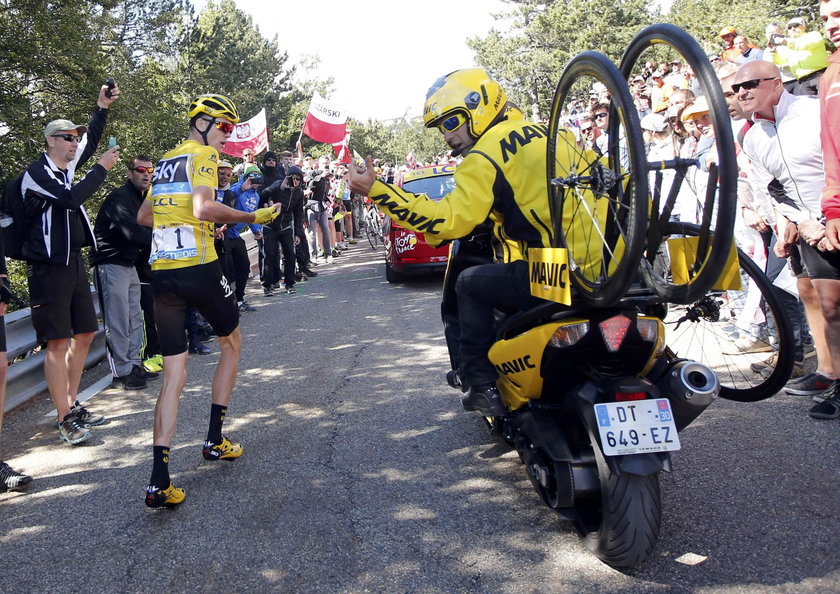 Chris Froome zderzył się z motocyklem podczas Tour de France