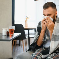 Mennyi idő kell ahhoz, hogy megjelenjenek az influenza tünetei a fertőződés után?