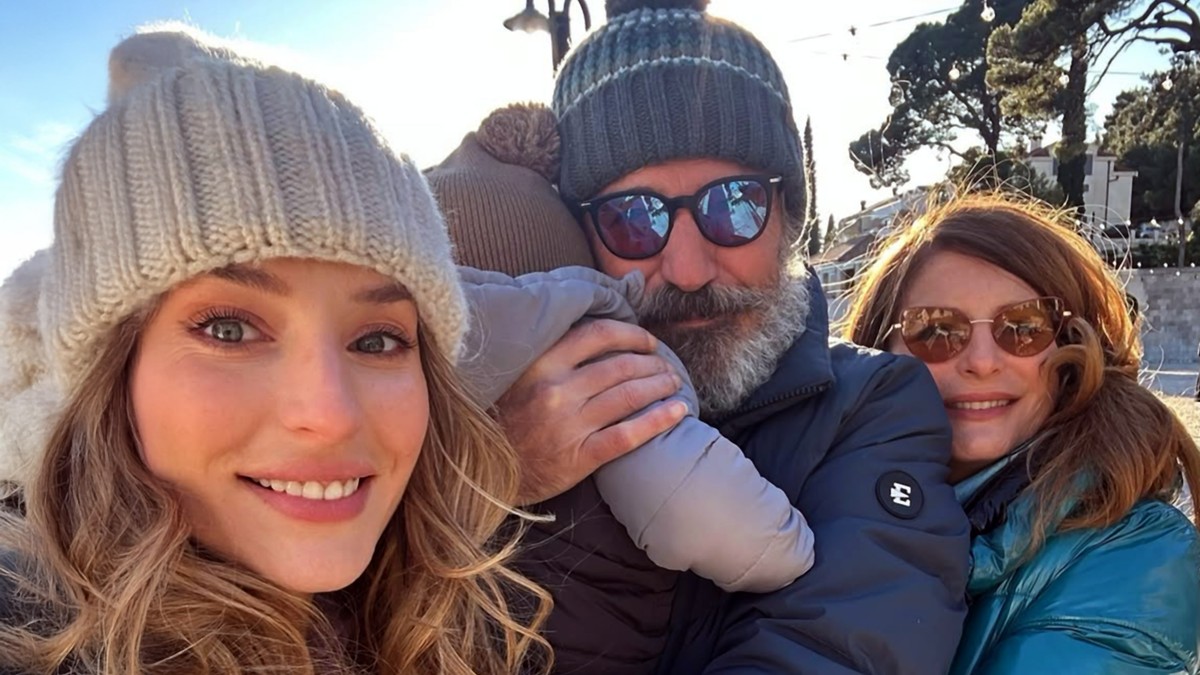 Gaga Jovanović sa unukom ćerkom i ženom