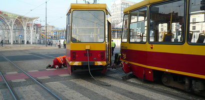 Wykolejenie tramwaju MPK na Piłsudskiego w Łodzi