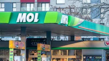 węgrzy rozmawiają z amerykanami. chcą kupić zagraniczne aktywa rosyjskiego łukoilu