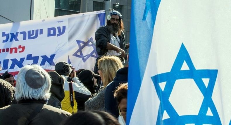 Israelis demonstrate outside the defence ministry in Tel Aviv in support of Israeli soldier Elor Azaria, who shot dead a wounded Palestinian assailant