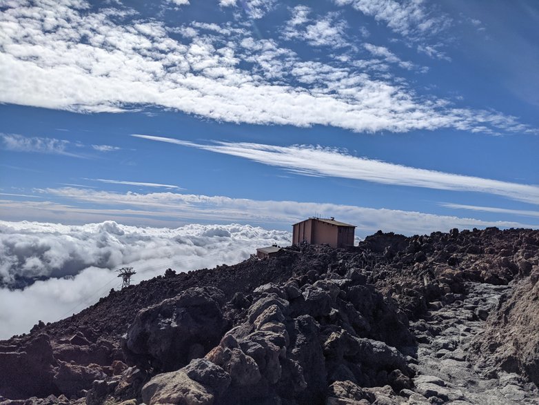 Górna stacja kolejki na wulkan Teide. 