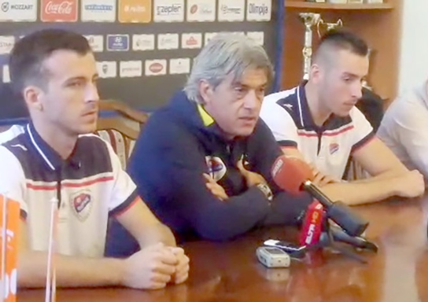 Zoran Minković (u sredini)