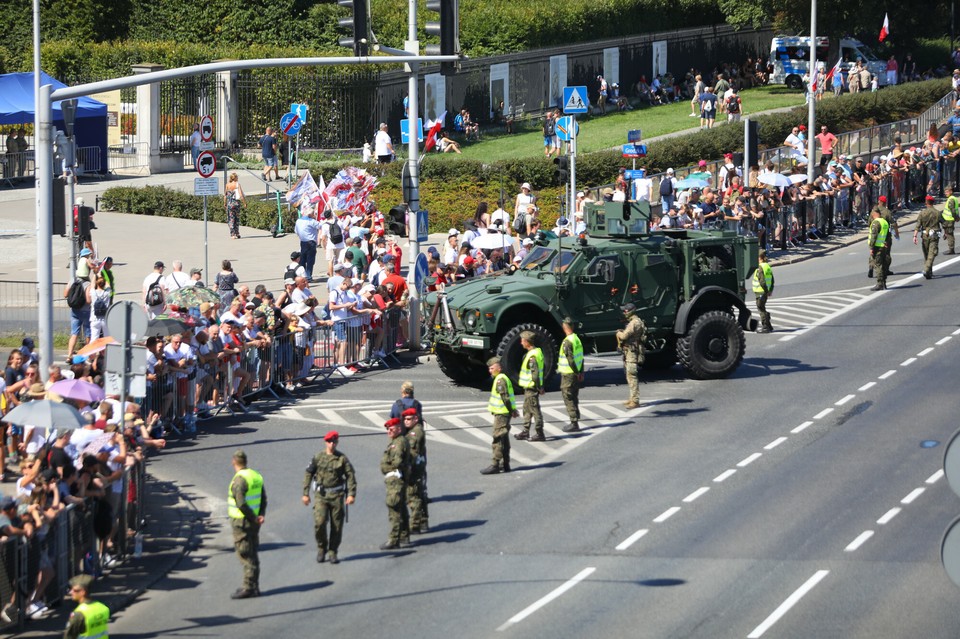 Defilada z okazji Święta Wojska Polskiego [ZDJĘCIA]