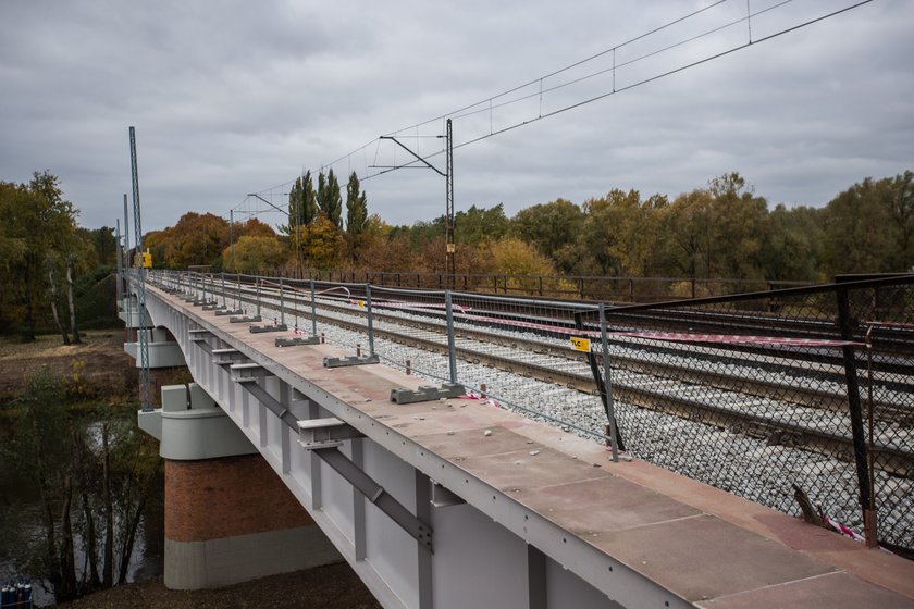 Kładka na moście kolejowym łączącym Dębiec i Starołękę będzie ogólnodostępna