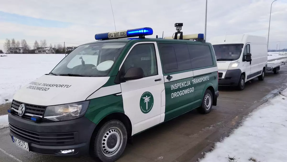 Założył inne tablice rejestracyjne, bo myślał, że nikt nie zauważy