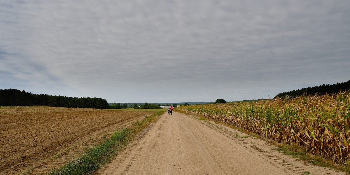 Chmury, przelotny deszcz, burze, przejaśnienia i słońce. Co, gdzie i kiedy w pogodzie na pierwszy weekend jesieni? 