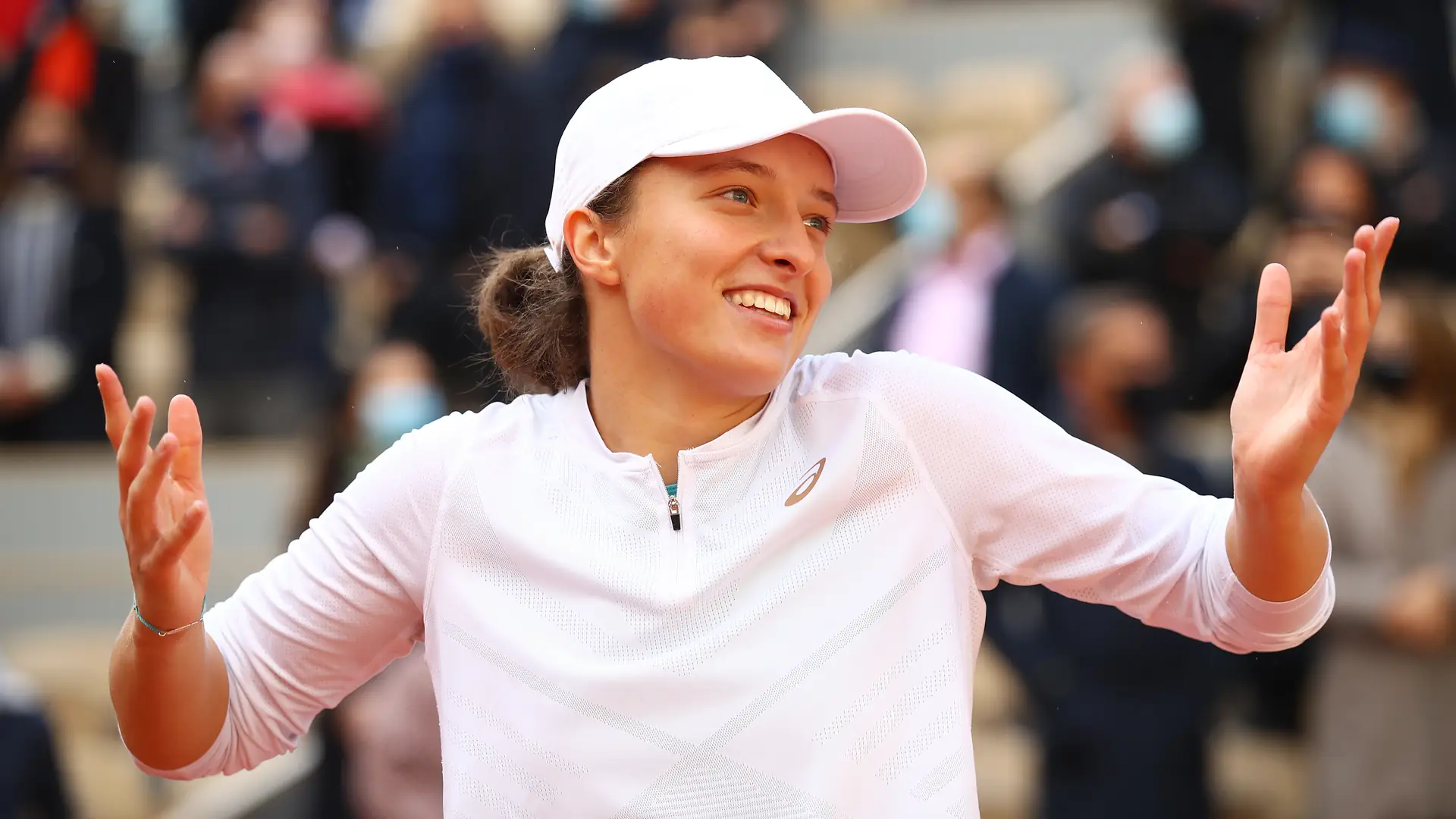 Zrobiła to! Kim jest Iga Świątek, która wygrała French Open?