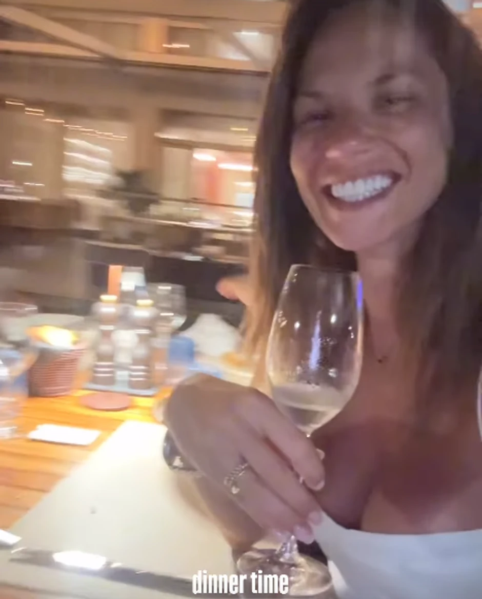 Danijela Dimitrovska na večeri sa verenikom i sinom
