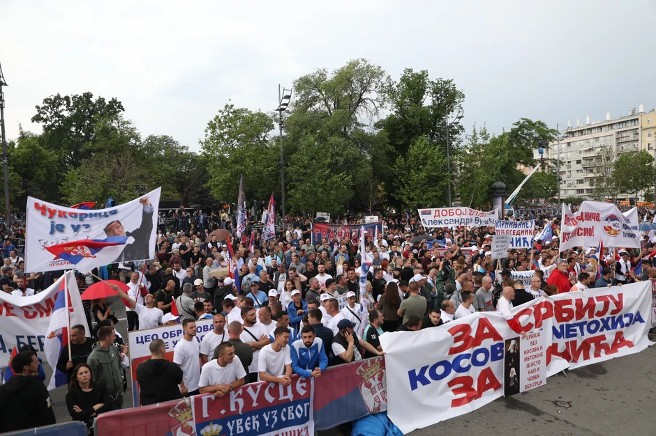 Atmosfera ispred Skupštine oko 16.30