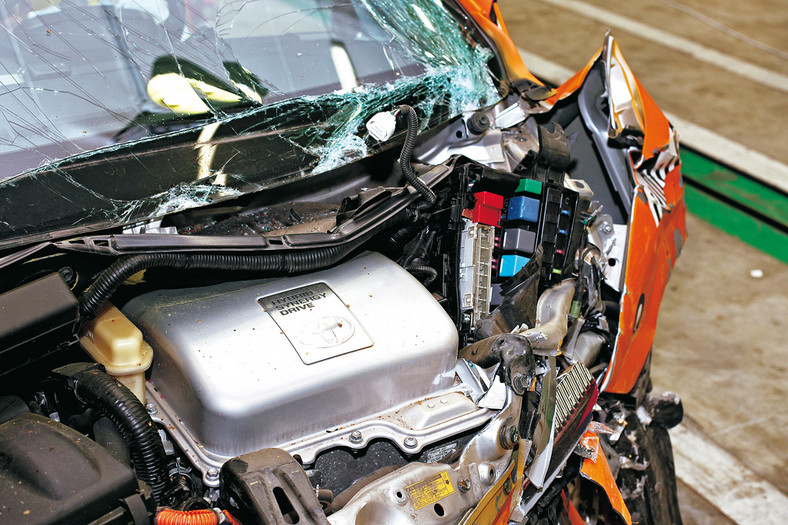 Toyota Prius - Crash test pod napięciem