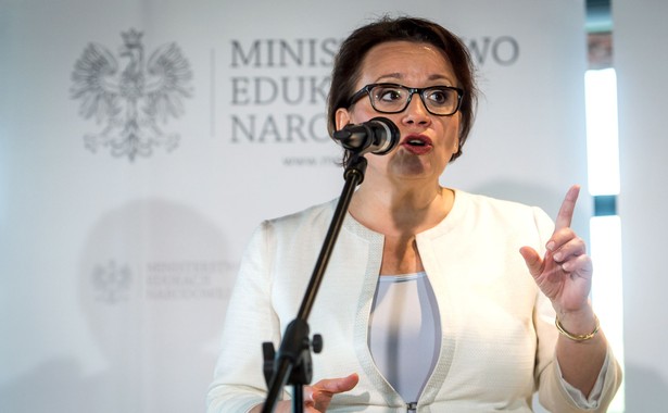 Minister edukacji: Chciałabym, żeby katastrofa smoleńska znalazła się w nowej podstawie programowej