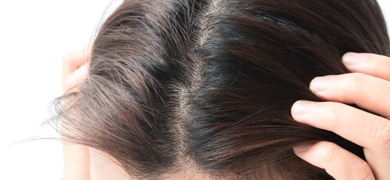 Domowa maseczka, która uratuje zniszczone i suche włosy. Tylko 2 sekretne składniki z kuchni