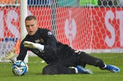 Bramkarz Zagłębia wrzucił piłkę do swojej bramki. Legia strzeliła dwa gole w cztery minuty [WIDEO]