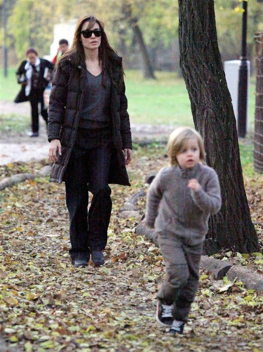 Jolie i Pitt zabrali dzieci do parku